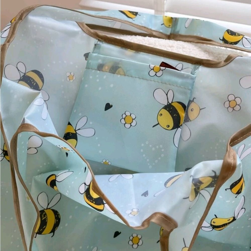 Bee 🐝 Pattern Tote Bag - Picture 4 of 5